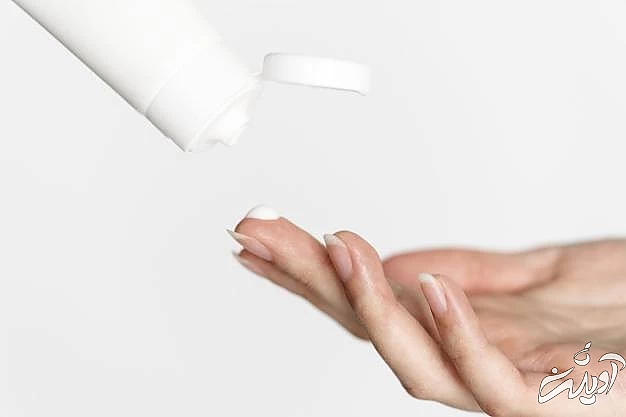 کرم پاک کننده سایه ابرو